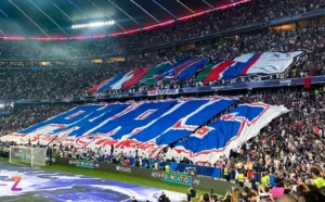 Cổ động viên PSG "xé tan" Allianz Arena trong ngày lịch sử vô địch Champions League