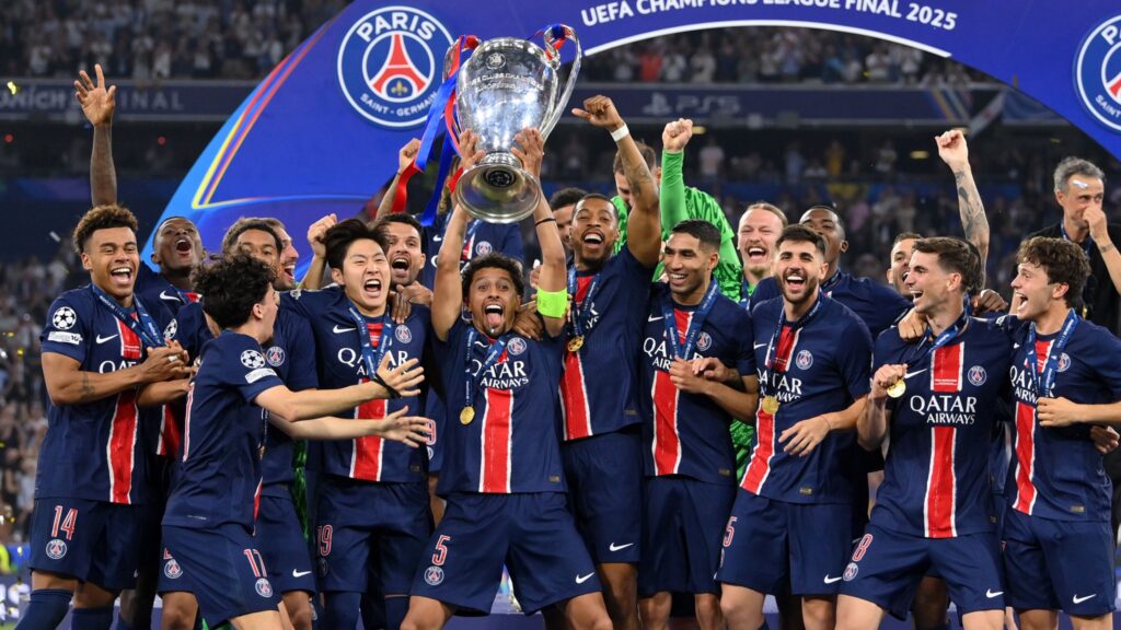 Steven Gerrard khen ngợi PSG: Chưa từng thấy màn trình diễn nào xuất sắc như vậy